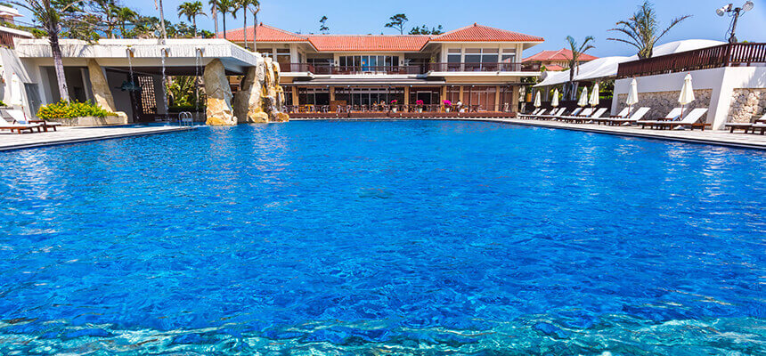 沖繩的樂園假期!飯店游泳池推薦12選