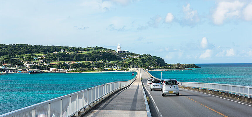 絕景&咖啡店等看點滿載! 在沖繩最受歡迎的兜風景點“古宇利島”